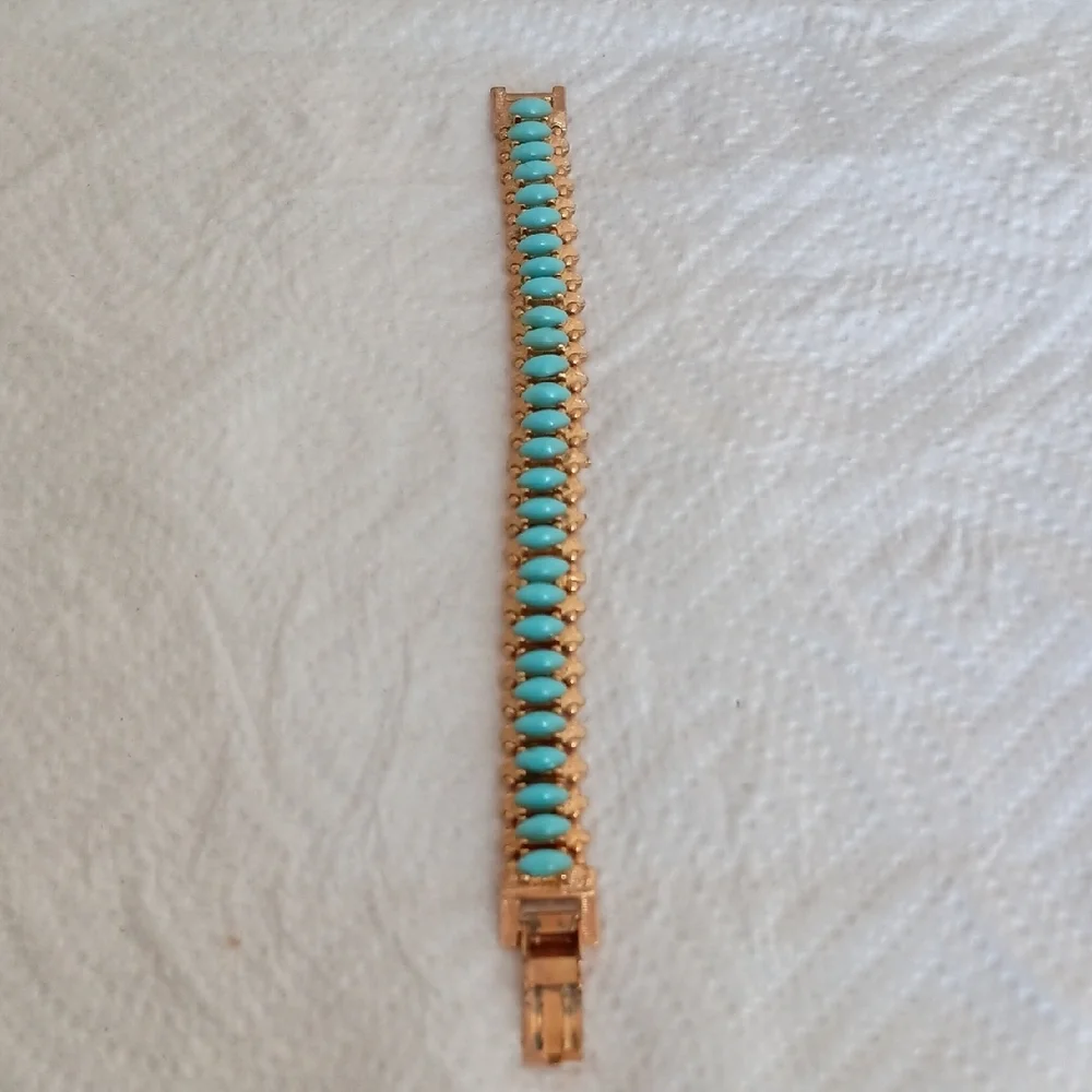 Elegant Gold and Turquoise Bracelet - Picture 1 of 5